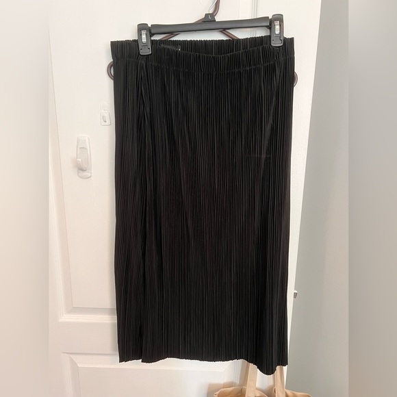 SANCTUARY Pleated Skirt - Picture 2 of 3